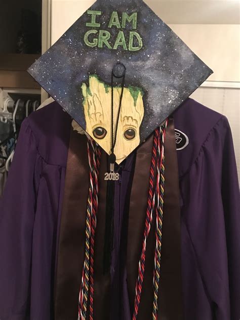 “I am grad” graduation cap. I am groot inspired. Look at my other photo to see t… – Jewel Meza ...