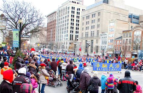 Toronto, Canada: Falun Gong Warmly Received at Area Santa Claus Parades ...