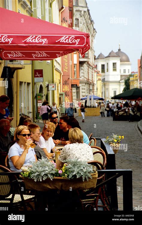 Tallinn Old Town street cafe Stock Photo - Alamy