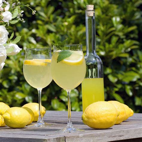 Limoncello Recipe: How to Make Limoncello