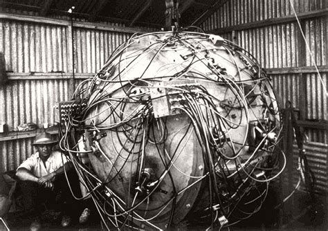 Vintage: First Atomic Bomb Tested (July 16, 1945) | MONOVISIONS