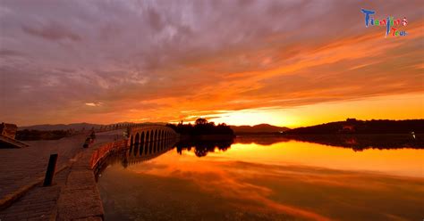 How glamorous and spectacular the landscape is! The Summer Palace is a vast ensemble of lakes ...