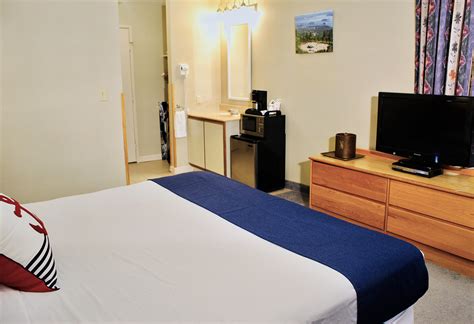 Mountain View King Room – Atlantic Eyrie Lodge