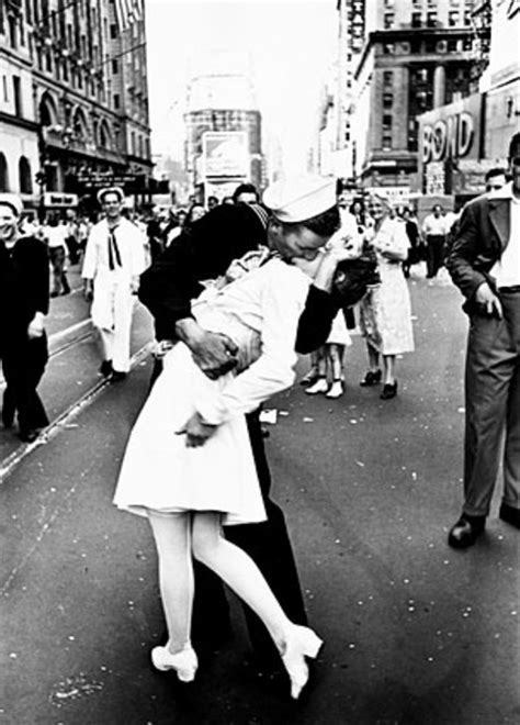 Kiss Signaled the End of World War II: the Famous Kiss Picture | HubPages