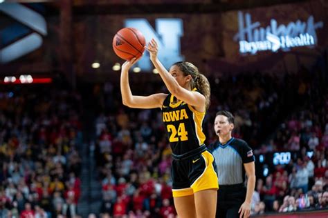 How tall is Gabbie Marshall? What to know about the Iowa women's ...