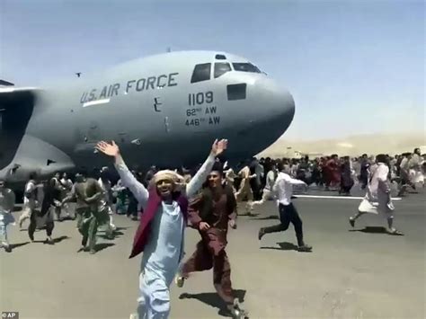 Taliban seize Afghanistan: Thousands await airlift from Kabul airport | Daily Mail Online