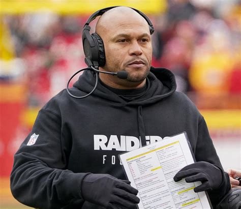 Antonio Pierce makes pitch to be Raiders' full-time coach: 'My resume ...