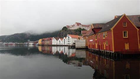 Sandviken, Ion the Morning, in the Norway Editorial Photography - Image of mirrored, world ...