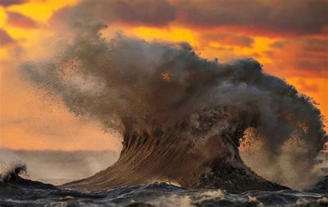 Lake Erie's breathtaking 'liquid mountains' captured in photos - ABC News