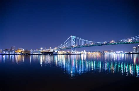 The Benjamin Franklin Bridge At Night Photograph by Bill Cannon