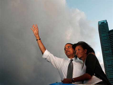 Romantic photos of Michelle and Barack Obama - Business Insider