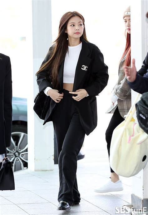 Jennie Airport Photos at Incheon to Los Angeles on April 11, 2019 ...