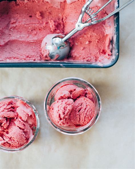 No-Churn Strawberry Ice Cream | Well and Full | #vegan #recipe Vegan ...