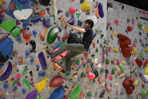 Bouldering Vs. Rock Climbing | Super Sherpas