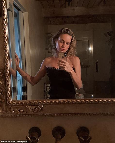 Brie Larson encourages her fans to register to vote while posing for a mirror selfie - ReadSector