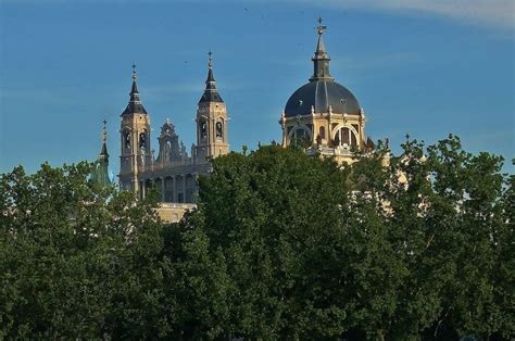 Almudena Cathedral | Isolated Traveller