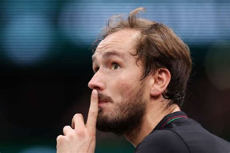 Medvedev denies obscene gesture after Paris Masters loss to Dimitrov | Flashscore.com