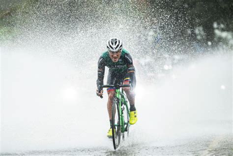 How to Dress for Cold Weather Cycling - Masters Cycling