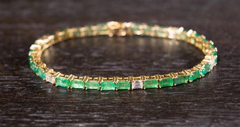 Discover more than 78 emerald tennis bracelet yellow gold latest - in.duhocakina