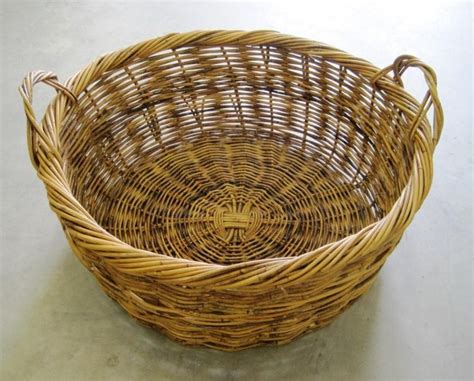 LARGE VINTAGE ROUND WICKER BASKET - Aug 25, 2012 | Vero Beach Auction ...