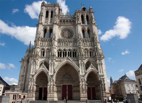 Arquitetura Medieval: história + estilo bizantino, românico e gótico