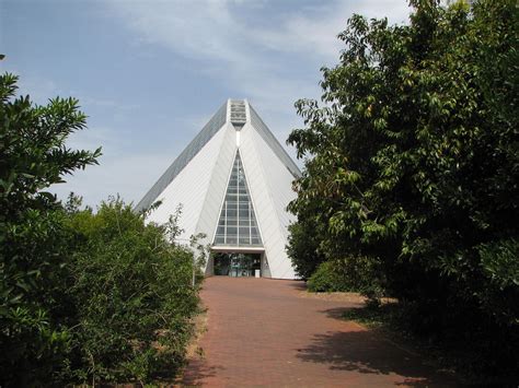 Adelaide Botanic Gardens Bicentennial Conservatory - Trevor's Travels