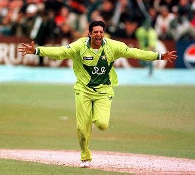 Wasim Akram Bowling Pictures ~ Sports Wallpapers Cricket wallpapers ...