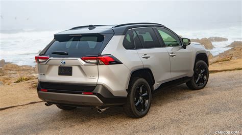 2019 Toyota RAV4 Hybrid XSE (Color: Silver Sky Metallic) | Rear Three-Quarter