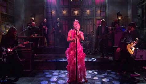 Miley-Cyrus-SNL-Saturday-Night-Live-Style-Fashion-Schiaparelli ...