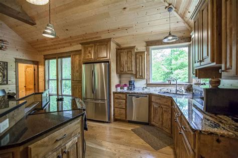 Cabin for Romantic Getaway | Hochatown, Oklahoma | Glamping Hub