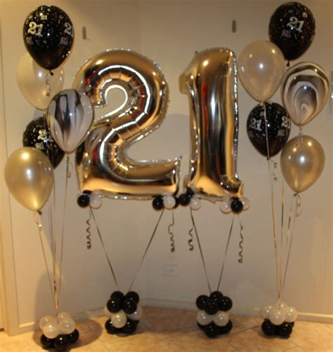 21st bday decor #21stbirthdaydecorations 21st bday decor | Decoração festa formatura simples ...