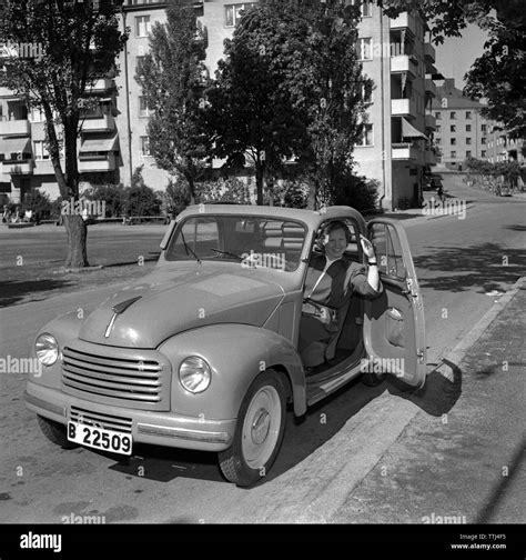 1950s woman car hi-res stock photography and images - Alamy