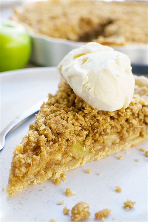 Easy Apple Crumble Pie With Oats (Dutch apple pie) - Scrummy Lane