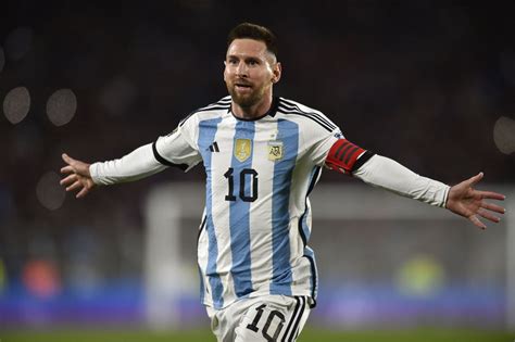 Watch: Lionel Messi scores late winner for Argentina with stunning free-kick