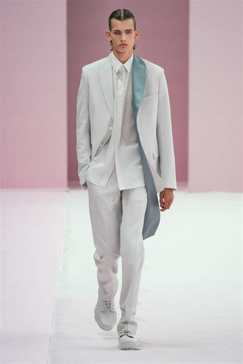 Dior Men Spring 2020 Menswear Collection | Vogue