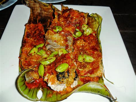 Ewe Paik Leong, The Wordslinger: Ikan bakar sambal petai the latest craze on the grilled fish scene