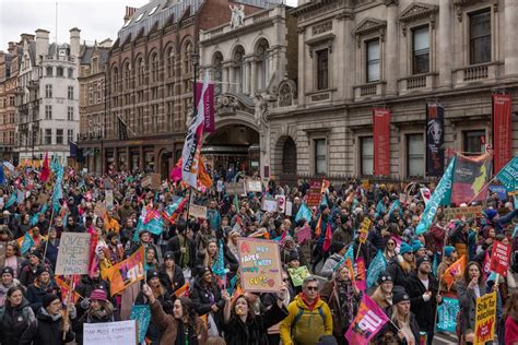 London strikes latest LIVE: Tens of thousands take part in central London strikes protest ...