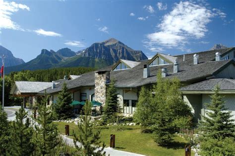 10 BEST Places to Stay in Lake Louise