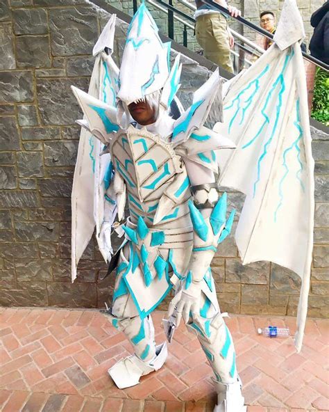 Blue eyes white Dragon Gijinka | Cosplay Amino