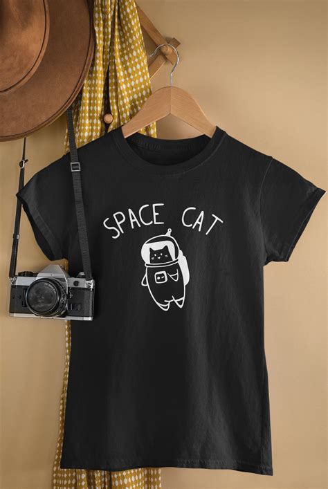 Space Cat Tshirt / Space Lovers, Cats in Space, Astronomy Lovers, Outer Space, Rocket, Quirky ...