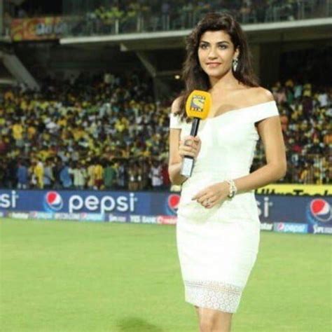 Top 10 IPL Female Anchors List 2024 {Names with Photo}