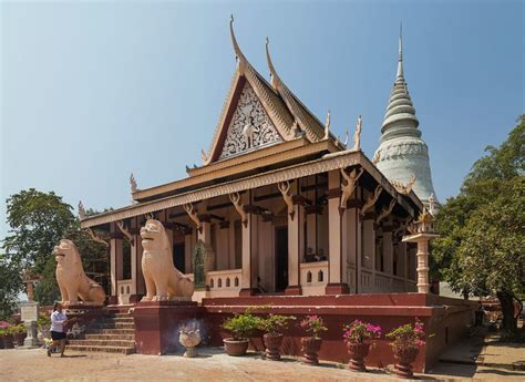 10 Tourist Attractions in Phnom Penh