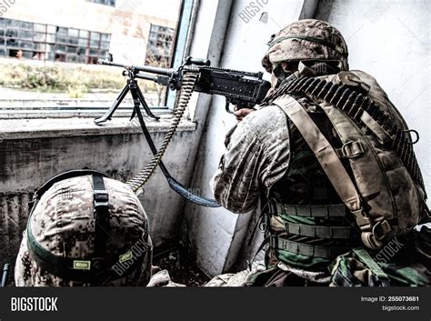 Army Machine Gunner Image & Photo (Free Trial) | Bigstock