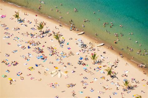 A Beginner's Guide to Chicago's Best Beaches on Lake Michigan - InsideHook