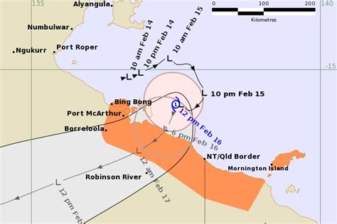 Tropical Cyclone Lincoln makes landfall in Gulf of Carpentaria near NT-Queensland border - ABC News