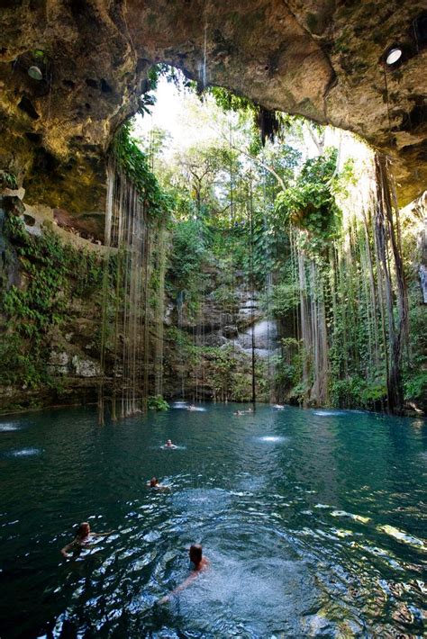 Una mirada al Cenote Azul Sagrado en Cancun, Mexico