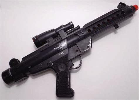 Star Wars E-11 Electronic Blaster Sounds Lights Stormtrooper Blastech Black 1996 | Star wars ...