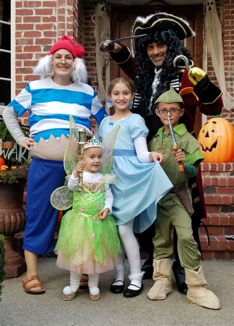 Peter Pan family costumes - Captain Hook, Mr Smee, Wendy, Peter Pan and ...