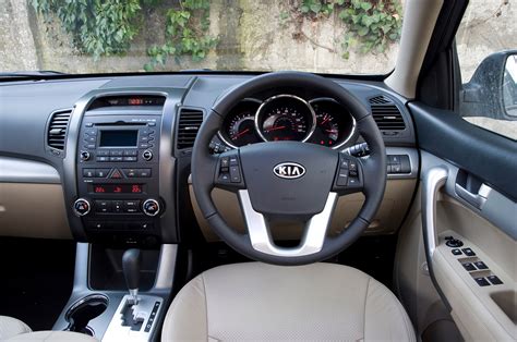 Kia Sorento 2010-2014 interior | Autocar