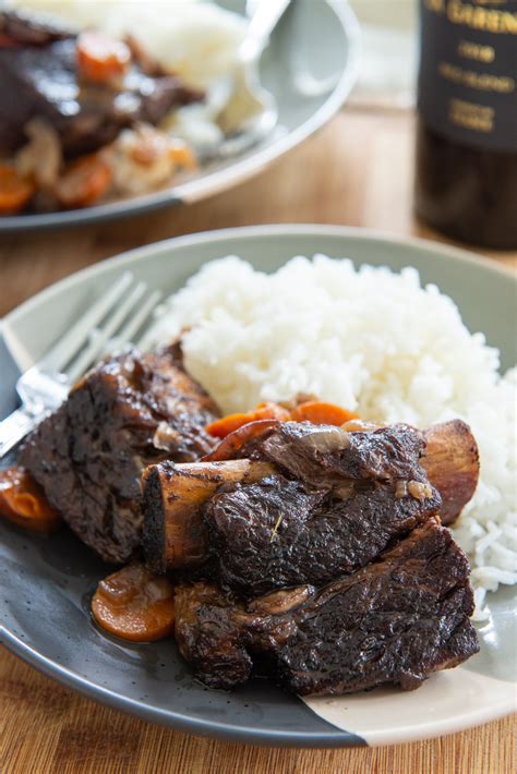 Slow Cooker Short Ribs (Easy Crock Pot Recipe) - Fifteen Spatulas